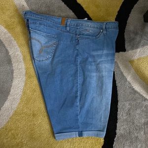 Plus size denim Bermuda shorts with cuff